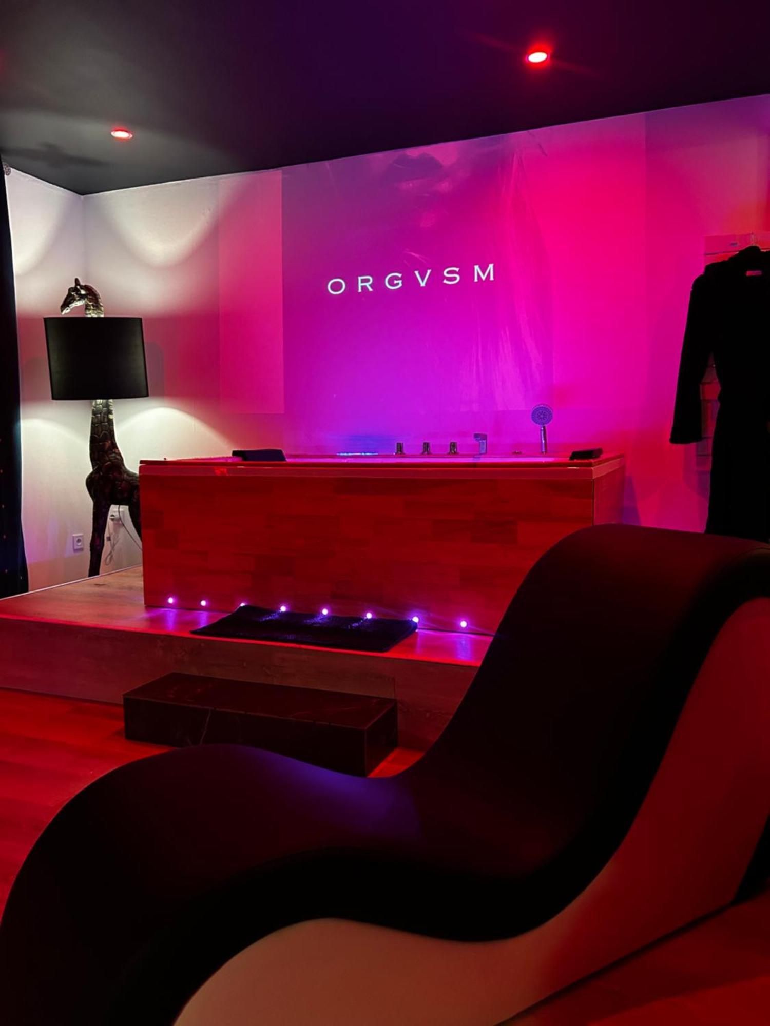 Love Room Haut De Gamme - L'Extase Avec Jacuzzi Violaines Exterior photo