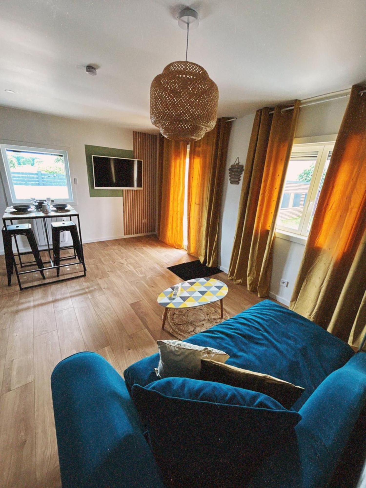 Love Room Haut De Gamme - L'Extase Avec Jacuzzi Violaines Exterior photo