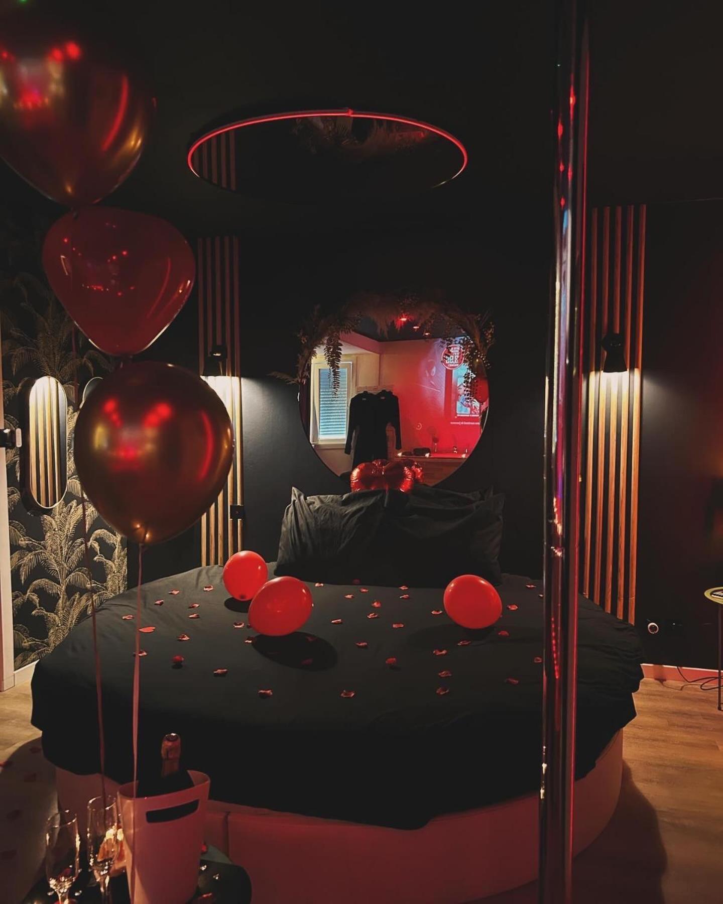 Love Room Haut De Gamme - L'Extase Avec Jacuzzi Violaines Exterior photo