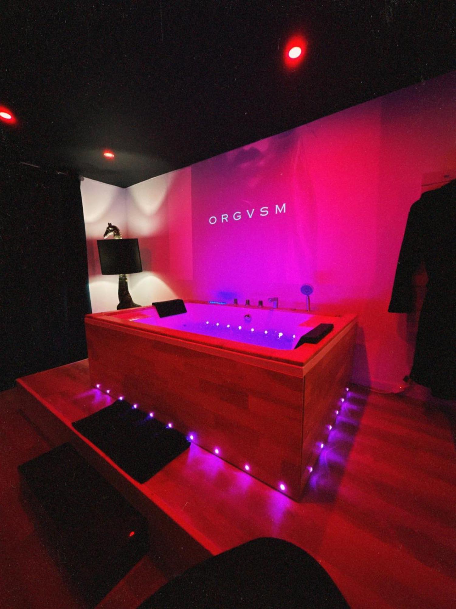 Love Room Haut De Gamme - L'Extase Avec Jacuzzi Violaines Exterior photo